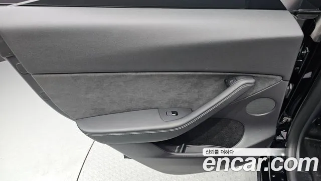 Tesla Model Y — Фото автомобиля 25