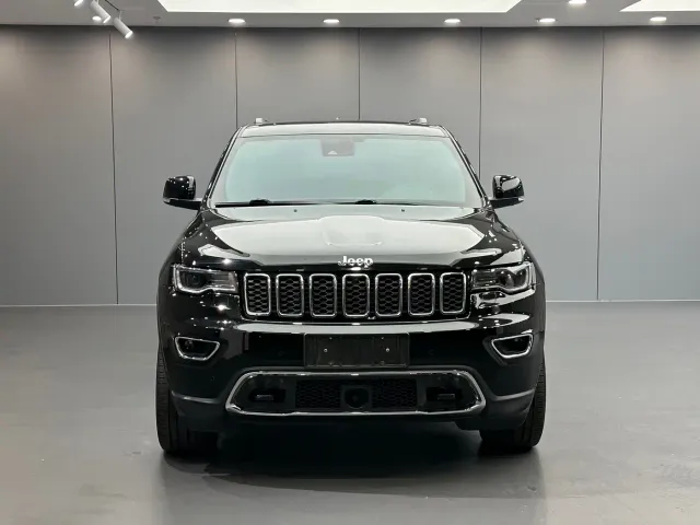 Jeep Grand Cherokee — Фото автомобиля 2