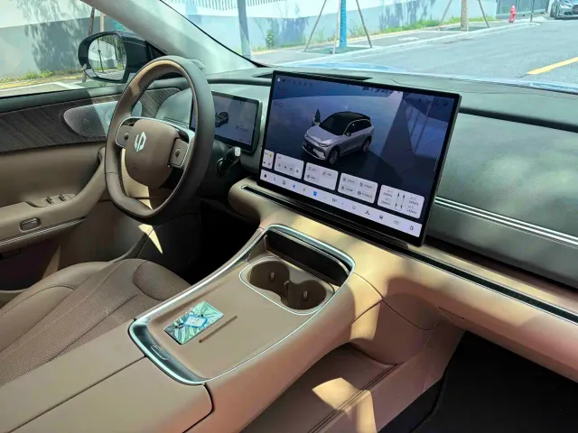 Leapmotor C11 — Фото автомобиля 11