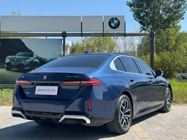 BMW i5 — Фото автомобиля 4