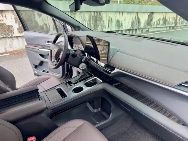 Toyota Sienna — Фото автомобиля 25