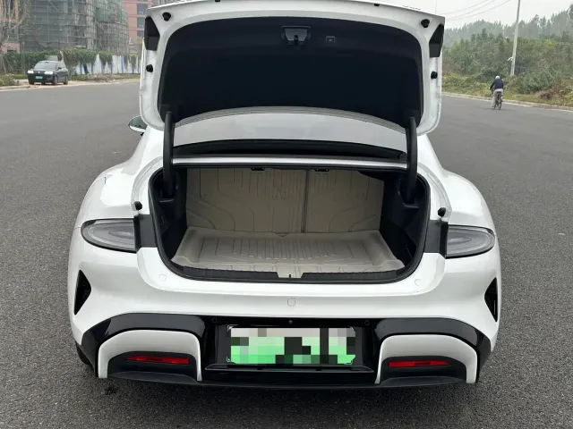 Xiaomi SU7 — Фото автомобиля 19