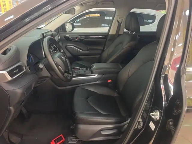 Toyota Highlander — Фото автомобиля 14