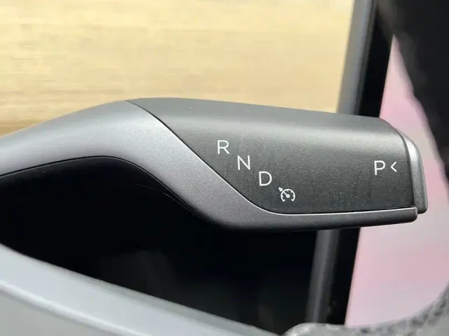 Tesla Model Y — Фото автомобиля 19