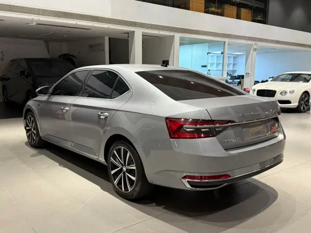 Skoda Superb — Фото автомобиля 6