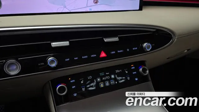 Genesis GV70 — Фото автомобиля 24