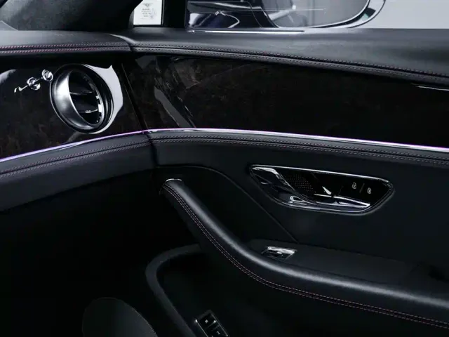 Bentley Flying Spur — Фото автомобиля 21