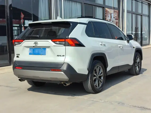 Toyota RAV4 — Фото автомобиля 4