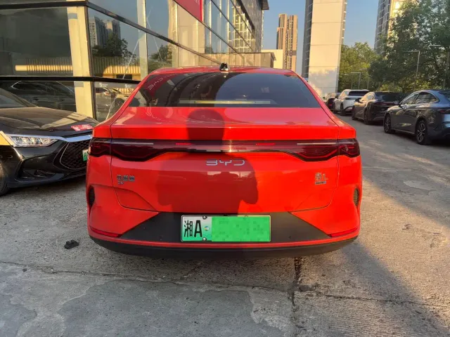 BYD Qin L — Фото автомобиля 8