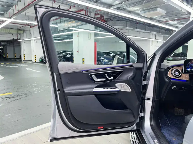 Mercedes-Benz EQE SUV — Фото автомобиля 10