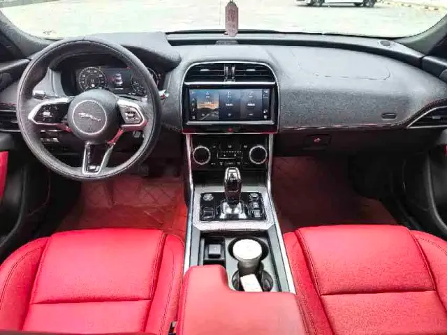 Jaguar XEL — Фото автомобиля 7