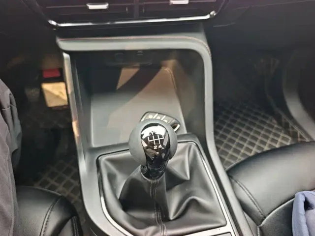 Roewe i5 — Фото автомобиля 13