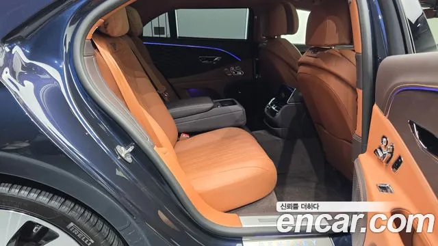 Bentley Flying Spur — Фото автомобиля 12