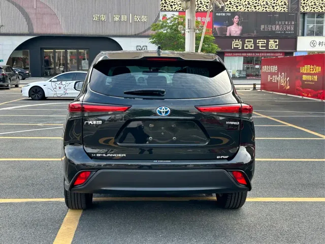 Toyota Highlander — Фото автомобиля 8