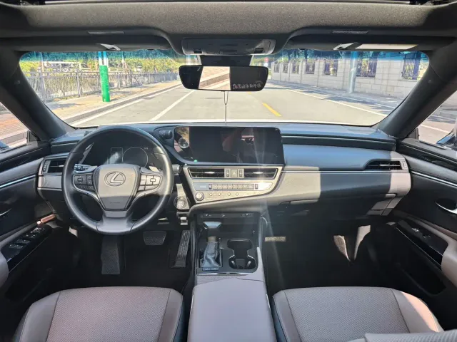 Lexus ES — Фото автомобиля 5