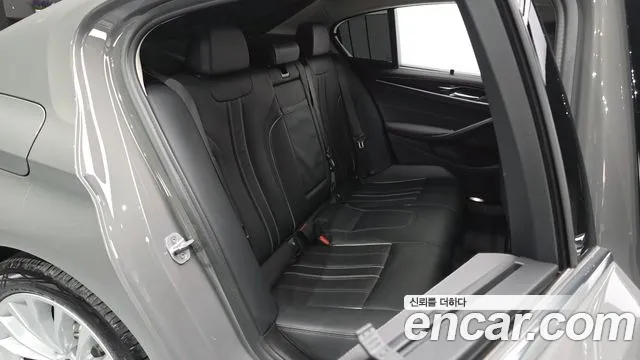 BMW 5-Series — Фото автомобиля 11