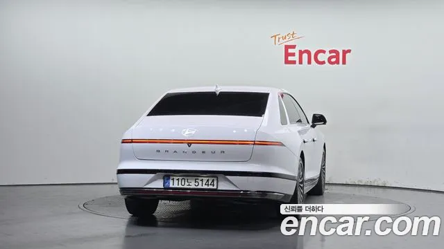 Hyundai Grandeur Grandeur (GN7) 2.5 Бензин 2WD — Фото автомобиля 4