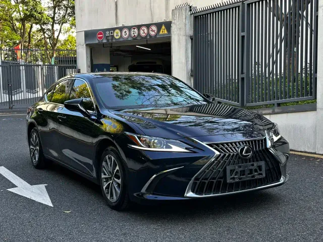 Lexus ES — Фото автомобиля 3