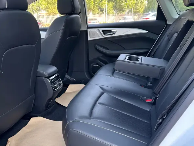 Roewe i6 MAX EV — Фото автомобиля 6