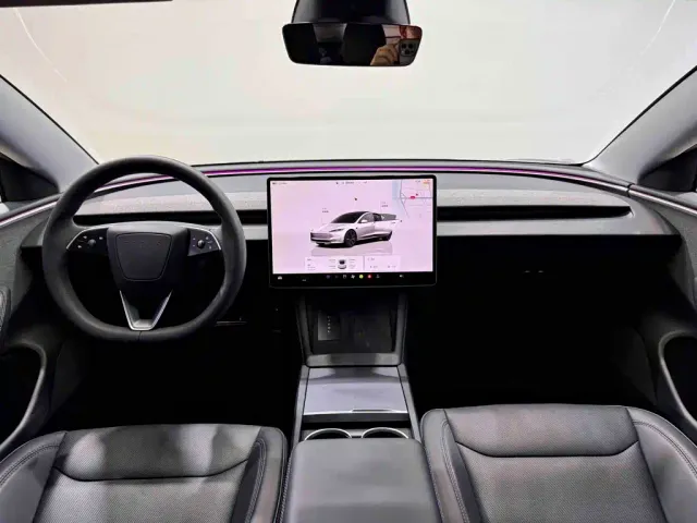 Tesla Model 3 — Фото автомобиля 12
