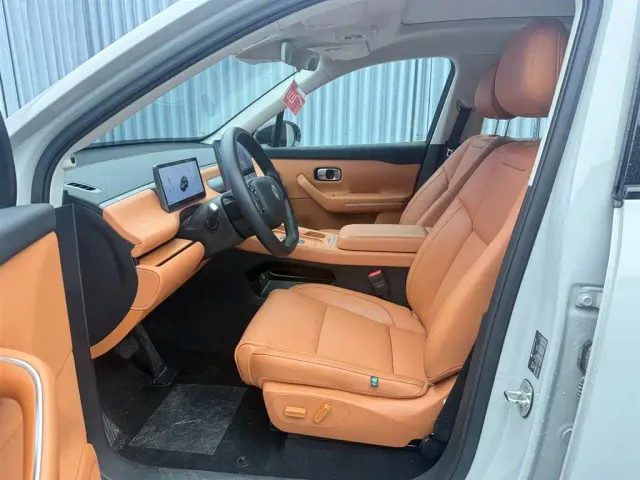 Leapmotor C10 — Фото автомобиля 7