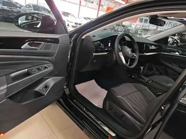 Volkswagen Passat — Фото автомобиля 15