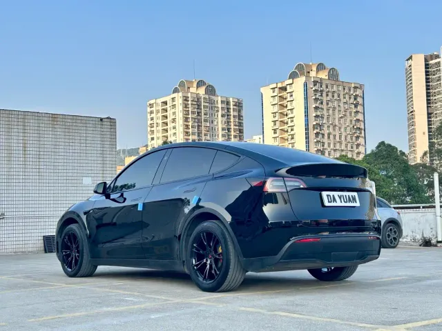 Tesla Model Y — Фото автомобиля 7