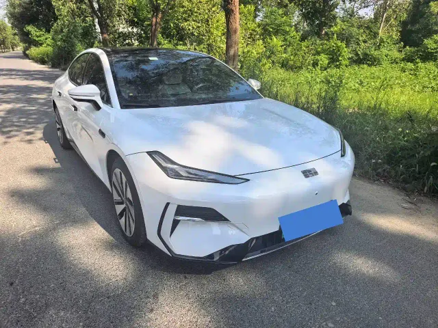Geely Galaxy E8 — Фото автомобиля 3