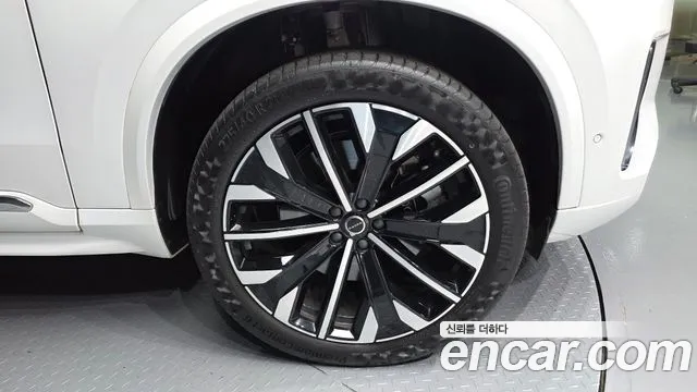 Volvo XC90 — Фото автомобиля 20
