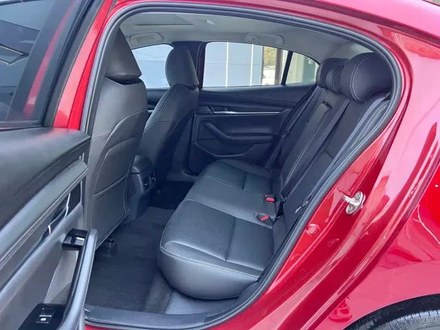 Mazda Axela — Фото автомобиля 13