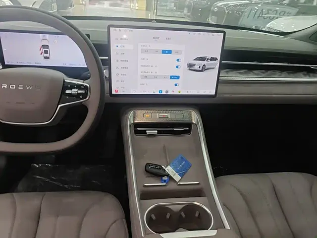 Roewe M7 DMH — Фото автомобиля 12