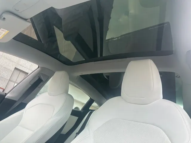 Tesla Model 3 — Фото автомобиля 18