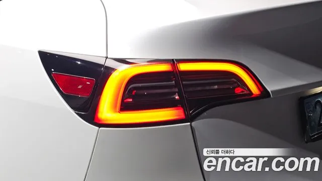 Tesla Model Y — Фото автомобиля 8
