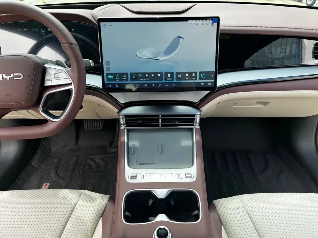 BYD Seal 07 DM-i — Фото автомобиля 8