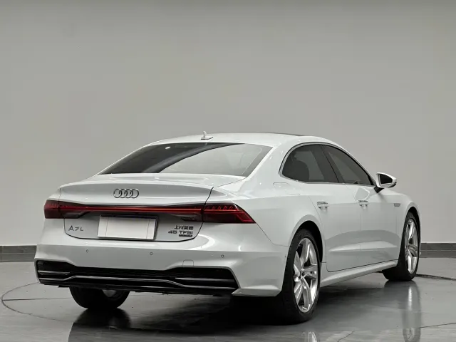 Audi A7L — Фото автомобиля 8