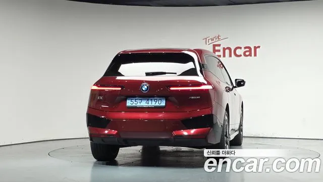 BMW iX — Фото автомобиля 4
