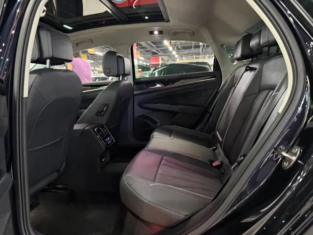 Volkswagen Passat — Фото автомобиля 11