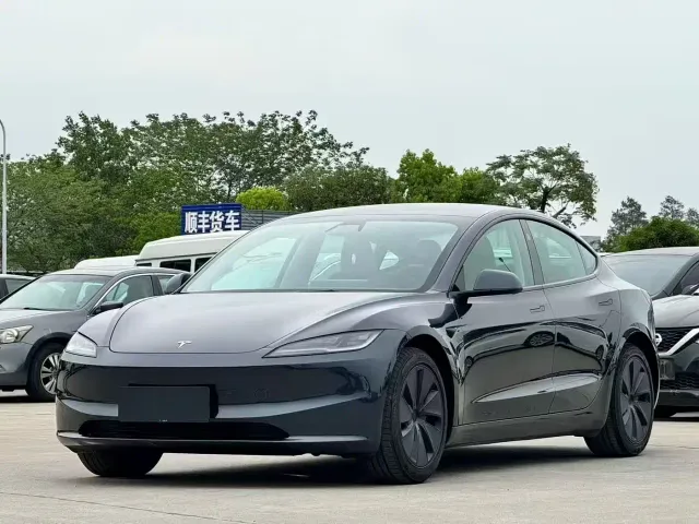 Tesla Model 3 — Фото автомобиля 3