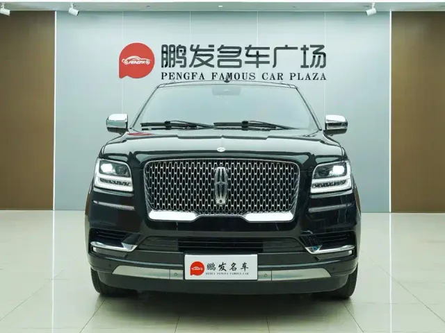 Lincoln Navigator — Фото автомобиля 2