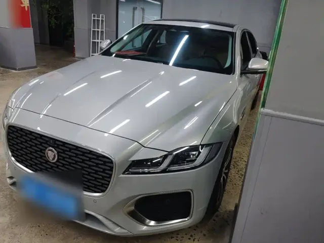 Фотография автомобиля — Jaguar XFL