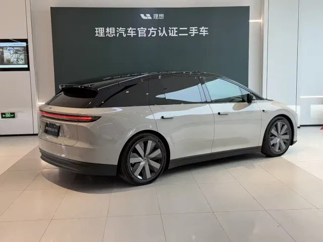 Li Auto i6 — Фото автомобиля 4