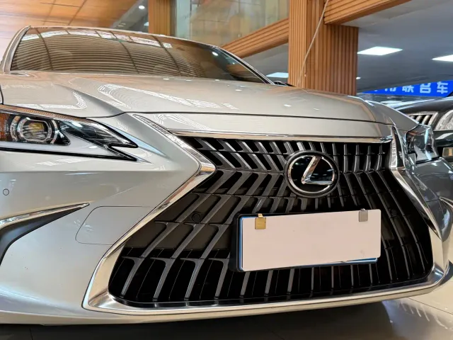 Lexus ES — Фото автомобиля 24