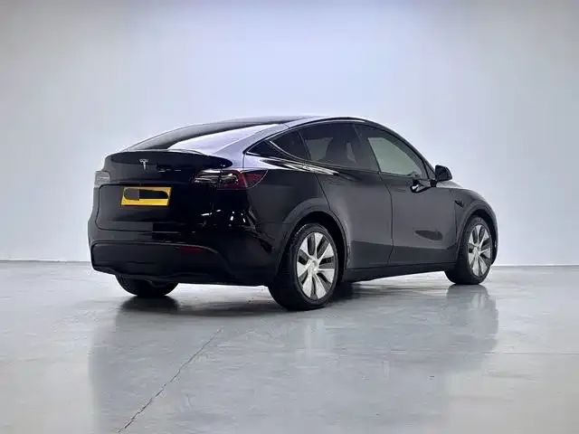 Tesla Model Y — Фото автомобиля 9
