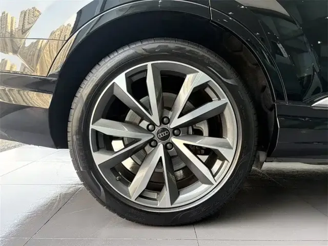 Audi Q7 — Фото автомобиля 14