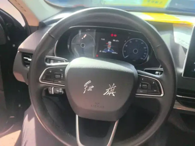 Hongqi E-QM5 — Фото автомобиля 15