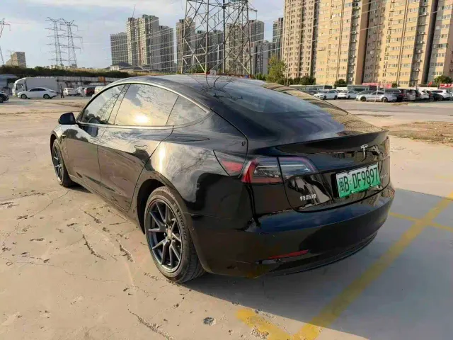 Tesla Model 3 — Фото автомобиля 7