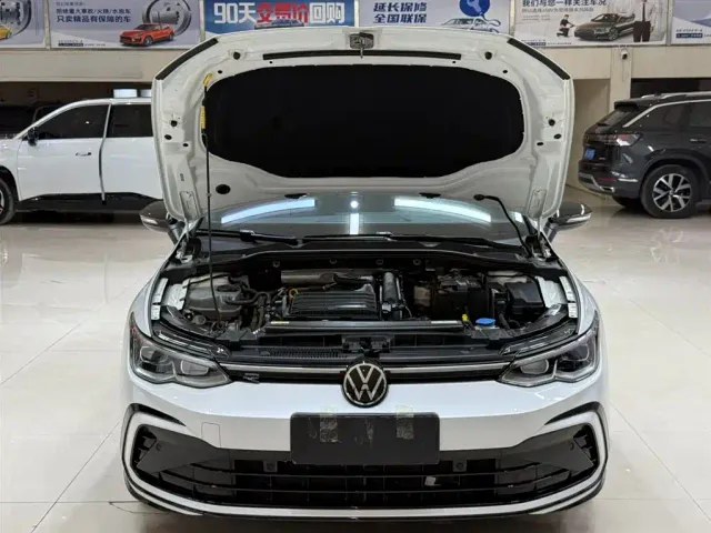 Volkswagen Golf — Фото автомобиля 7