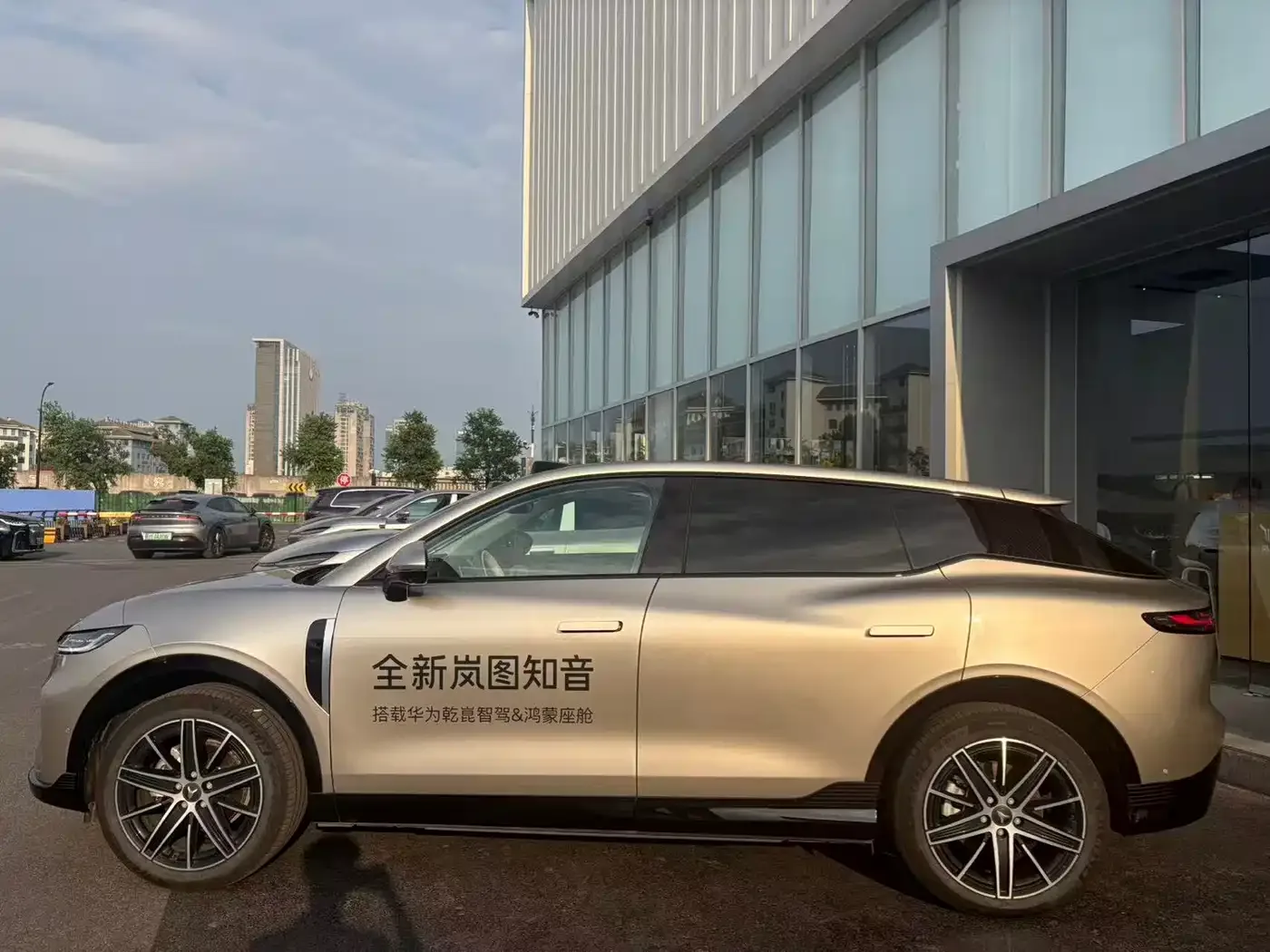 Voyah Auto Voyah Zhiyin 2025 Model 2WD Huawei Qiankun Edition — Фото автомобиля 5