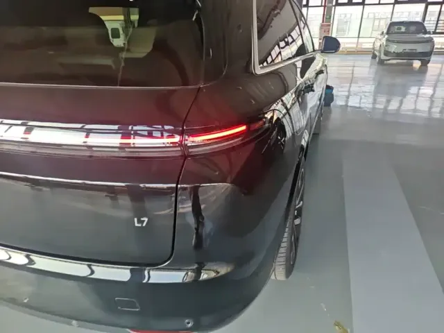 Li Auto L7 — Фото автомобиля 7