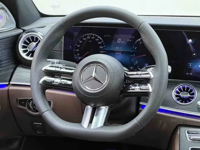 Mercedes-Benz E-Class — Фото автомобиля 24
